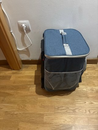 Nevera con ruedas azul