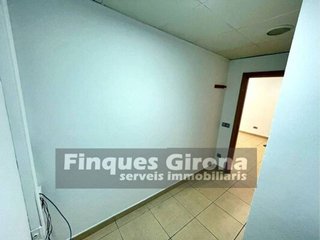 Local comercial en alquiler en Eixample Sud – Migdia en Girona