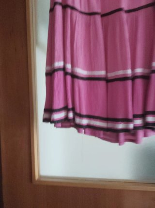 Falda rosa con vuelo