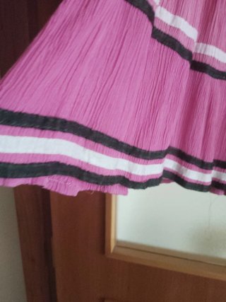 Falda rosa con vuelo