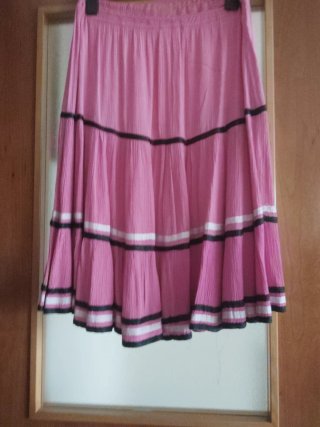 Falda rosa con vuelo