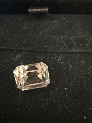 Pietra rosa da anello