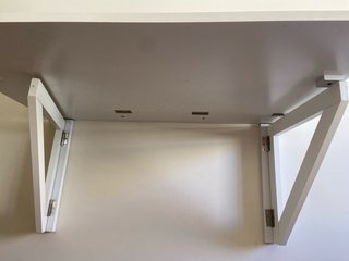 Scrivania a muro in legno bianco