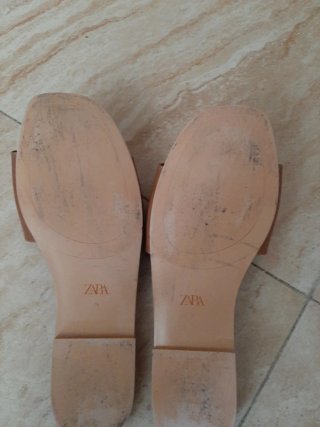 Sandalias ZARA marrones con perlas