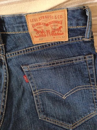 Pantalones Cortos(BERMUDAS)Levi's Strauss Azules.