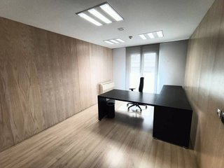 Oficina en alquiler en Eixample Nord – La Devesa en Girona