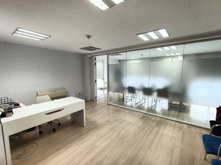 Oficina en alquiler en Eixample Nord – La Devesa en Girona