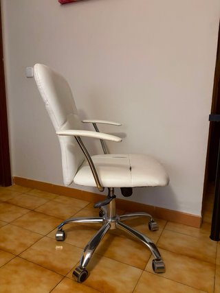 Silla de escritorio blanca