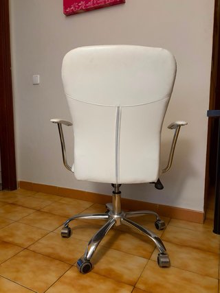 Silla de escritorio blanca