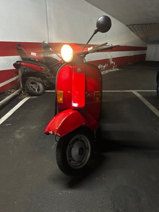 Vespa 125cc Roja