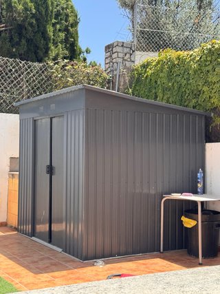 Caseta metálica exterior gris