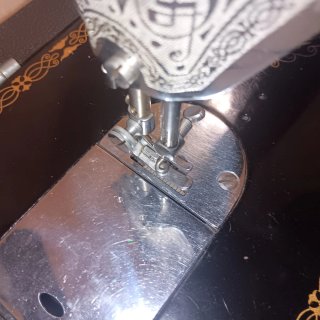 Máquina de coser vintage con motor