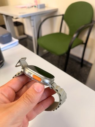 Apple Watch Ultra 2 gris en muy buen estado.