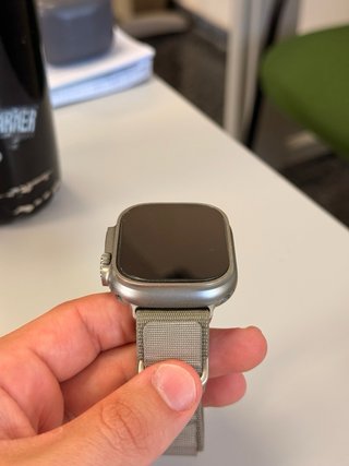 Apple Watch Ultra 2 gris en muy buen estado.