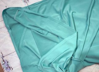 Blusa turquesa cruzada sin mangas