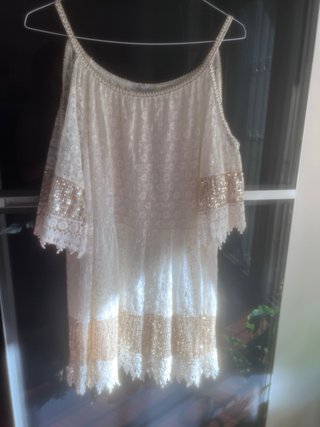 Vestito boho in pizzo con paillettes dorate