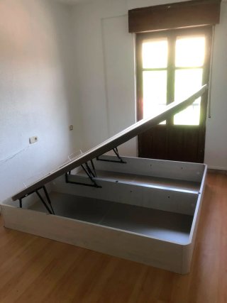 Divano letto con contenitore e materassi di alta qualità