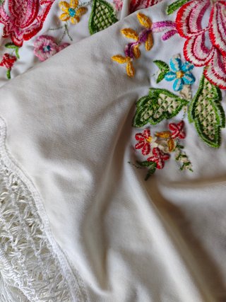 mantón de Manila pañuelo blanco mediano flores