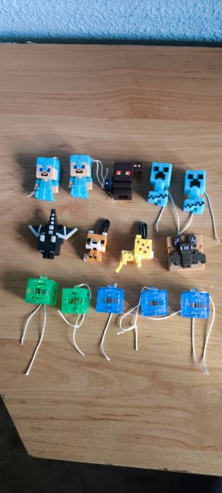Figuras Minecraft Kinder Joy