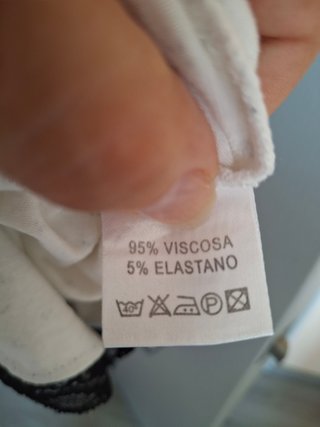 Camisón blanco con encaje negro