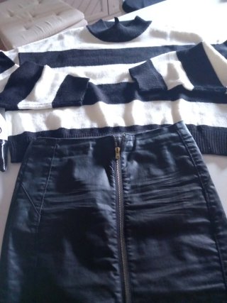 Falda negra poliéster + zapatos y jersey