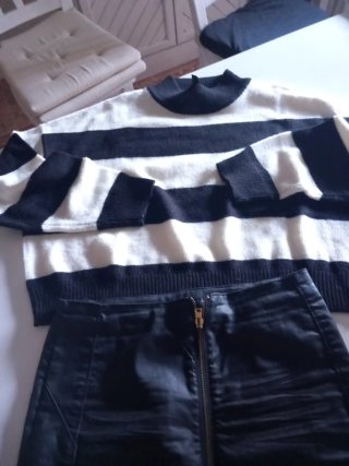 Falda negra poliéster + zapatos y jersey