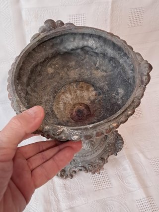 Copón antiguo decorado