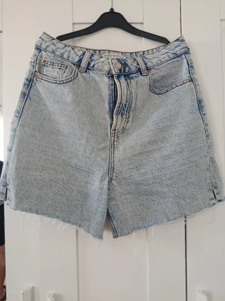 Pantalón vaquero desgastado