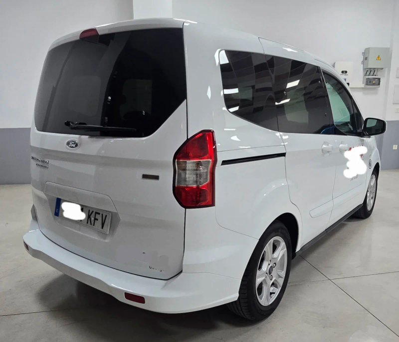 Ford Tourneo Courier 2018 - foto 1