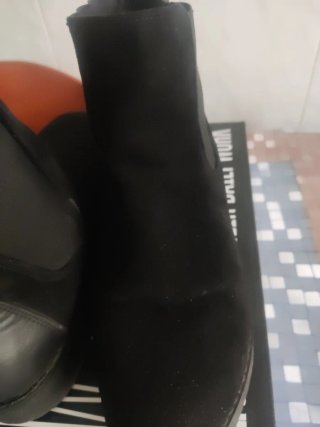 Botines negros para chica