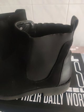 Botines negros para chica