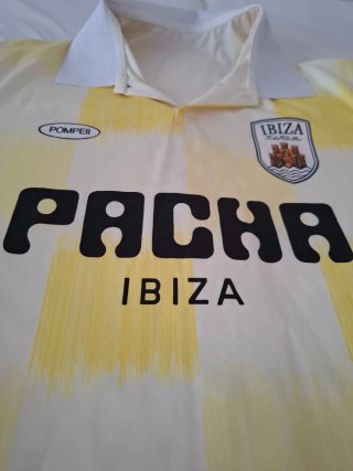 Camiseta Pacha Ibiza Blanca y Amarilla