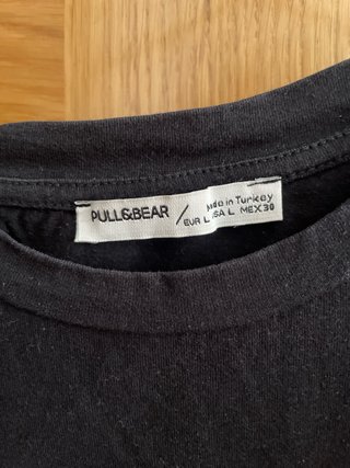 Camiseta Pull&Bear negra con tachuelas