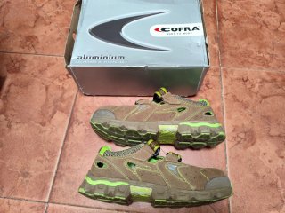 Zapatos de seguridad / trabajo.
