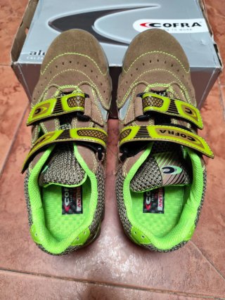 Zapatos de seguridad / trabajo.