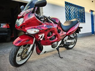 Suzuki Katana Roja y Negra 2001