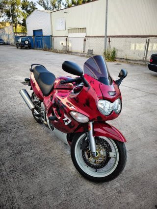Suzuki Katana Roja y Negra 2001