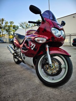 Suzuki Katana Roja y Negra 2001