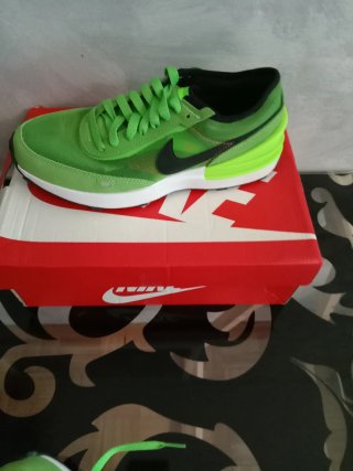Zapatillas Nike Talla 38.5 Verde y Negro