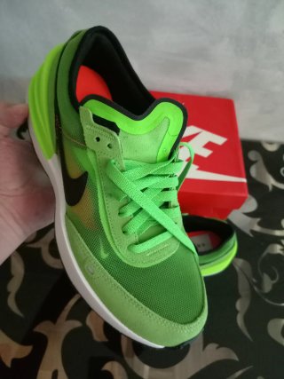Zapatillas Nike Talla 38.5 Verde y Negro