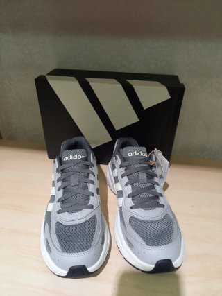 Adidas Scarpe da Ginnastica Grigie Taglia 40