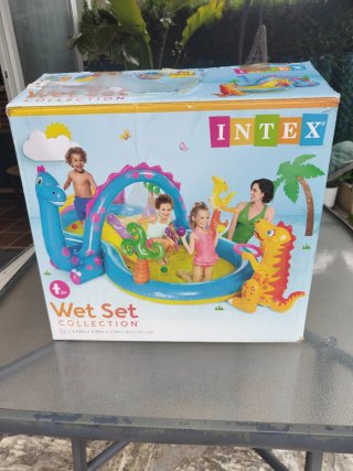 Piscina inflable con difusor de agua + colchoneta.