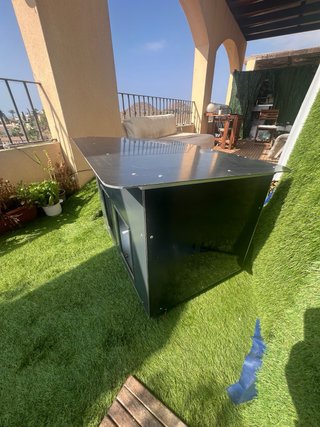 Caseta exterior para perro fabricada en Dibond 4mm