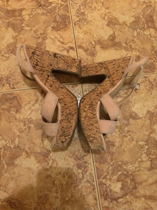 Sandalias cuña rosas claritas