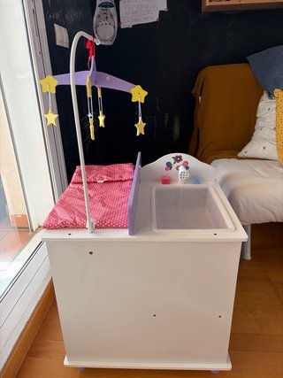 Juguete cambiador y cuna de muñecas