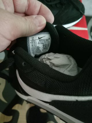 Zapatillas Nike Talla 37.5 Negras y Blancas
