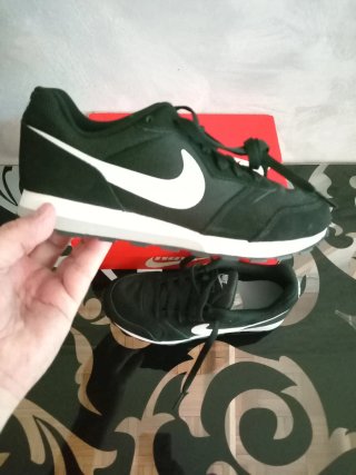 Zapatillas Nike Talla 37.5 Negras y Blancas