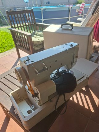 Máquina de coser Riccar