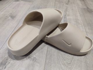 Chanclas Nike Beige
