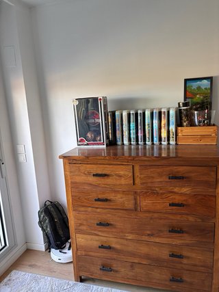 Mesa de comedor y sillas de madera